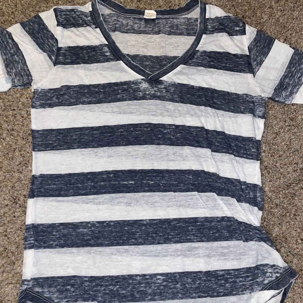 Navy blue stripes T-shirt. Never worn perfect condition. Size M.